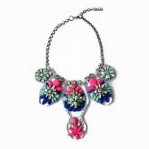 COLLAR MULTICOLOR CON BASE METACRILATO